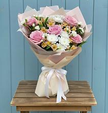 Букет цветов из:  Гвоздики, Орхидеи и Розы в Шебалино