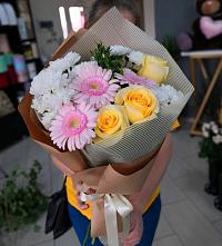 Букет цветов из:  Герберы, Розы и Хризантемы в Шебалино