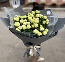 Букет Белые кустовые розы Солинеро в Шебалино