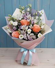 Букет цветов из:  Лизиантусы, Розы, Альстромерии и Гипсофила в Шебалино