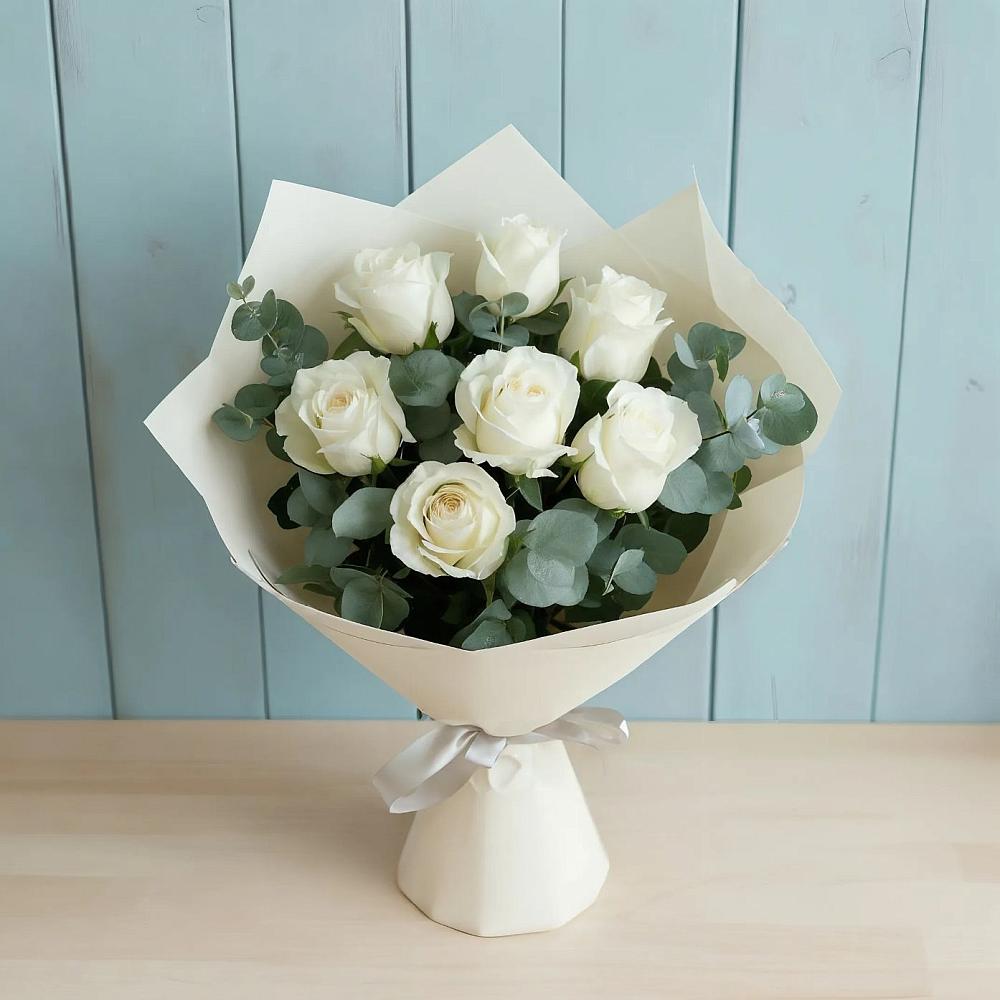 Букет Белые розы в Эвкалипте в Шебалино