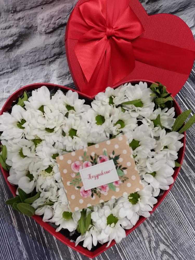 Цветочная композиция из Хризантемы в виде сердца в Шебалино