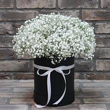 Цветочная композиция из Гипсофила в шляпной коробке в Шебалино