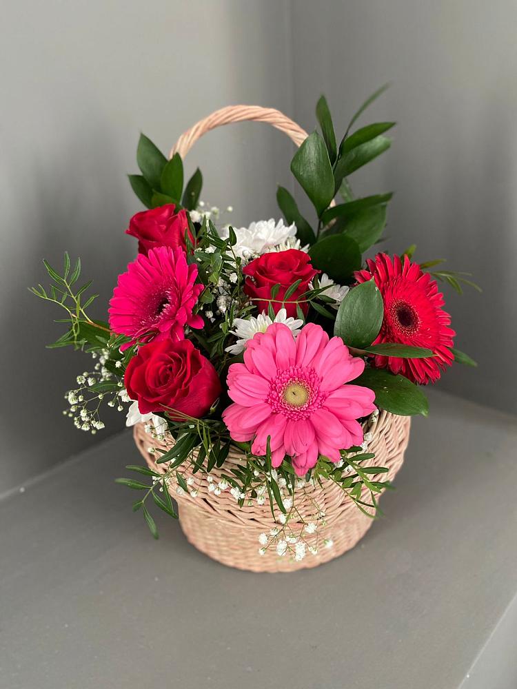 Цветочная композиция из Розы, Хризантемы и Герберы в корзине в Шебалино