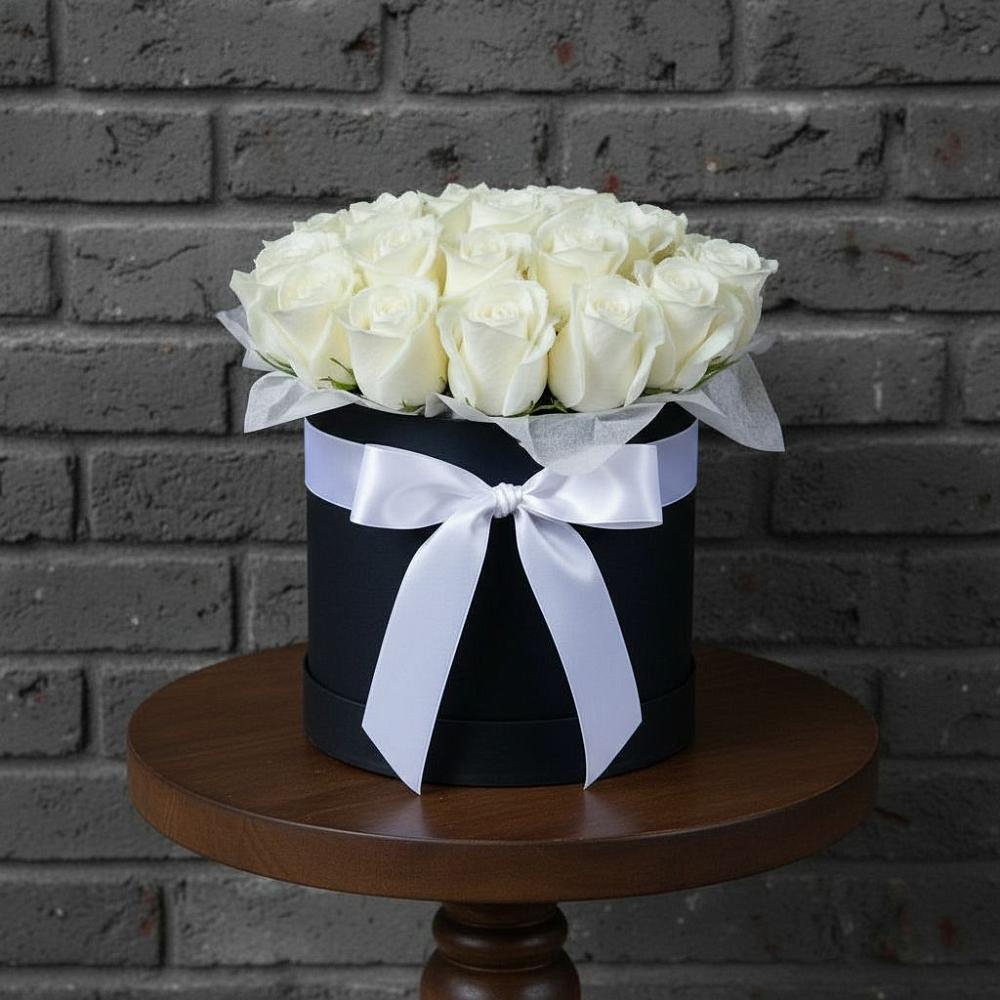 Цветочная композиция из Розы в шляпной коробке в Шебалино