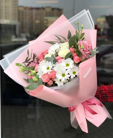 Букет цветов из: Розы, Лизиантусы и Хризантемы в Шебалино