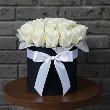 Цветочная композиция из Розы в шляпной коробке в Шебалино